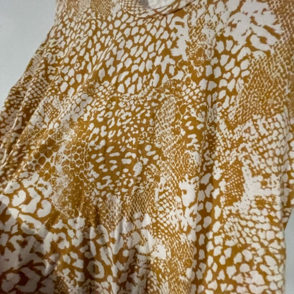 Wore once. So cute. Color doesn’t flatter me. - Picture 3 of 3